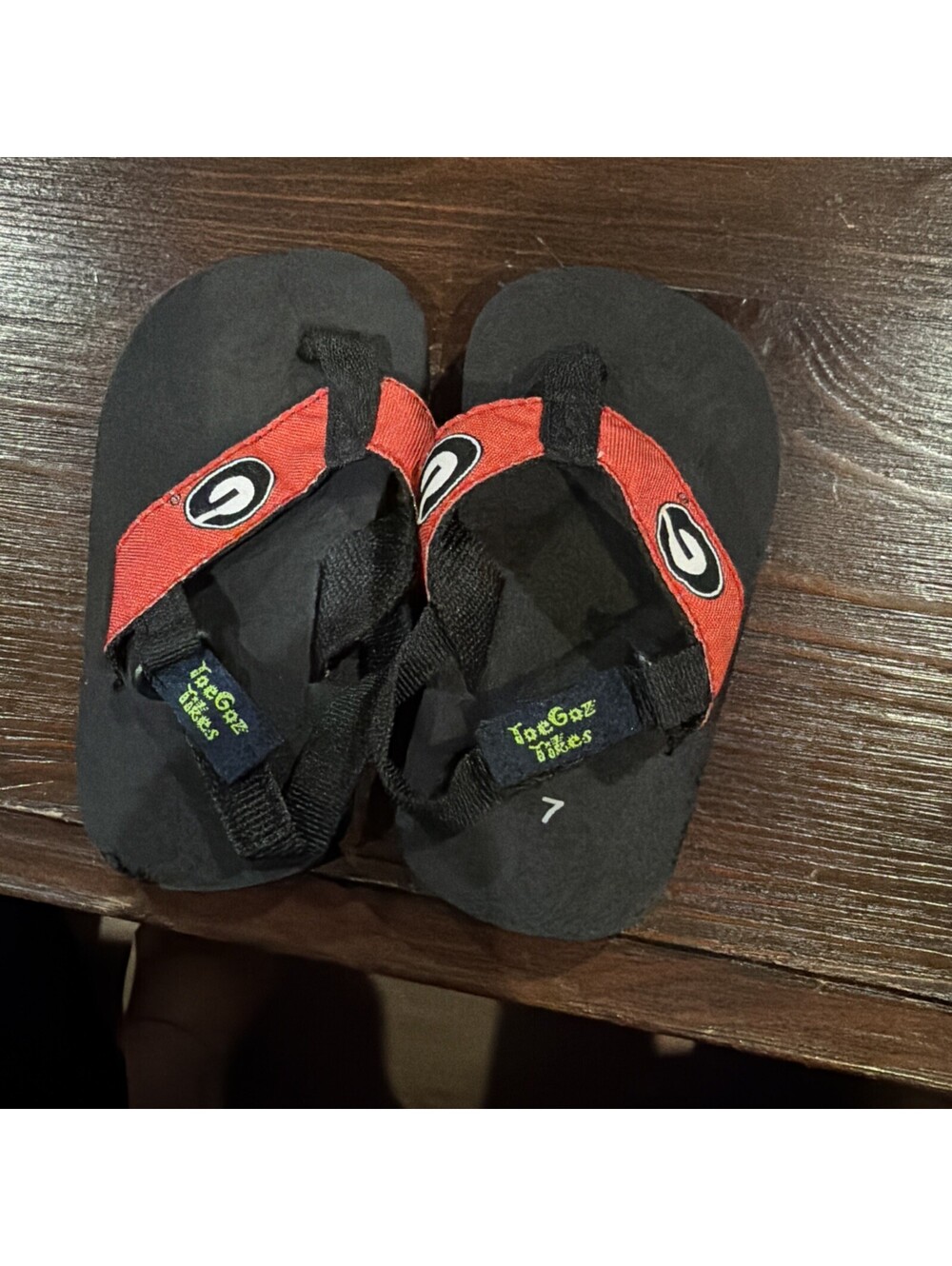 ToeGaz Bikes Kids Red and Black Flip Flop Sandals Size 7